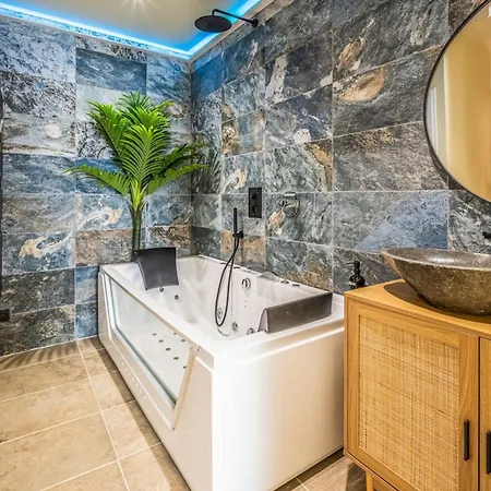 Le Bali Jacuzzi Et Wifi Apartment Narbonne